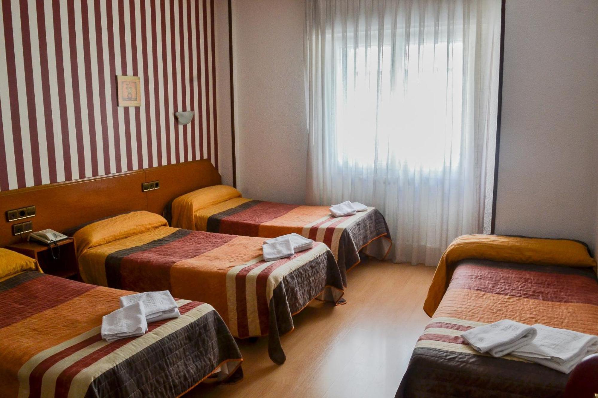 Hostal Cataluna Zaragoza Room photo