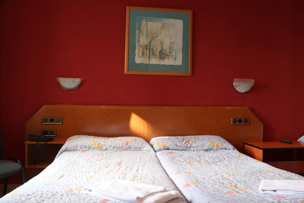 Hostal Cataluna Zaragoza Exterior photo