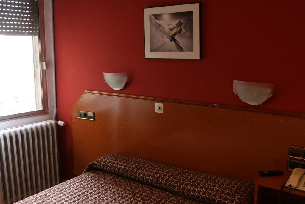 Hostal Cataluna Zaragoza Exterior photo