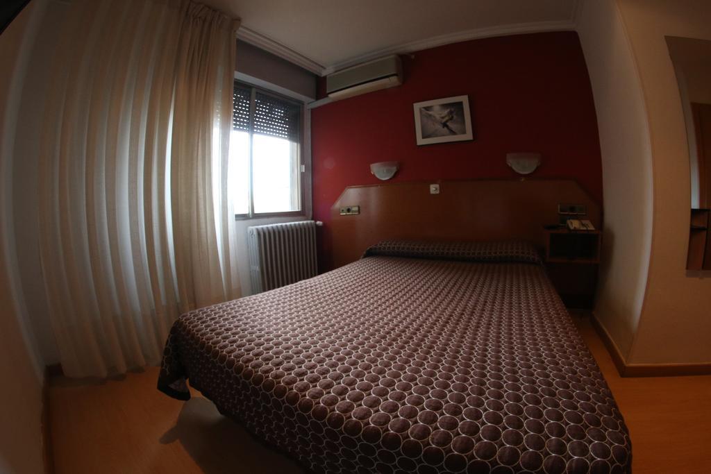 Hostal Cataluna Zaragoza Exterior photo