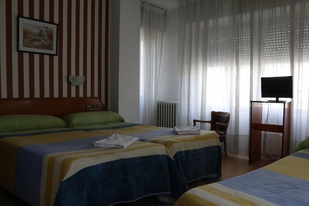 Hostal Cataluna Zaragoza Exterior photo