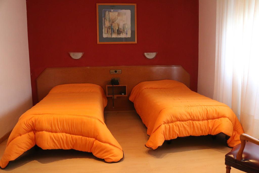 Hostal Cataluna Zaragoza Exterior photo