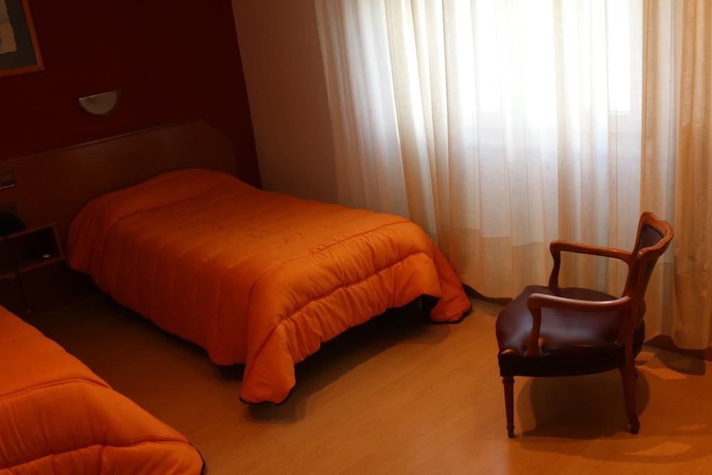 Hostal Cataluna Zaragoza Exterior photo