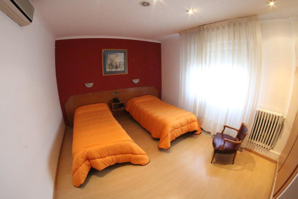 Hostal Cataluna Zaragoza Exterior photo
