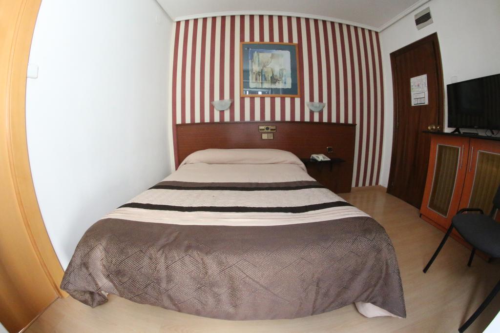 Hostal Cataluna Zaragoza Exterior photo