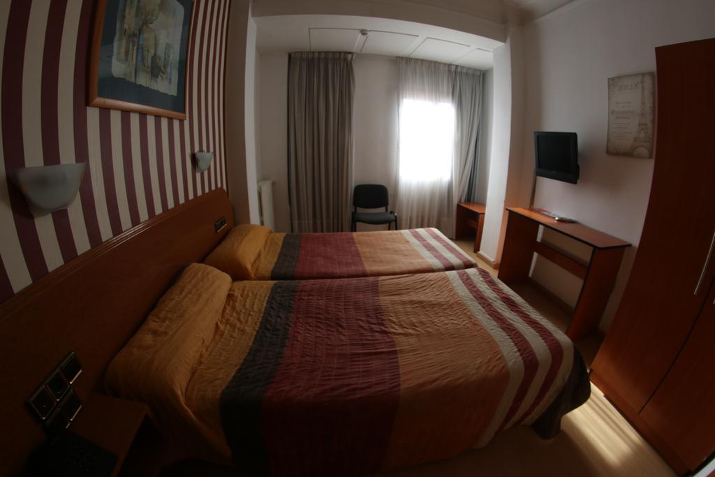 Hostal Cataluna Zaragoza Exterior photo