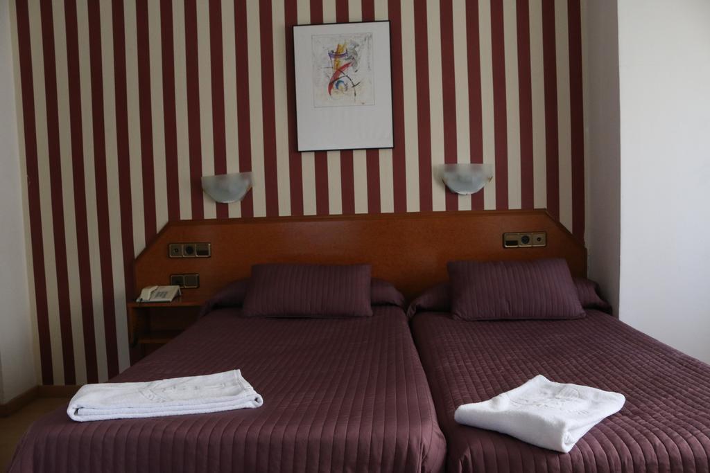 Hostal Cataluna Zaragoza Exterior photo