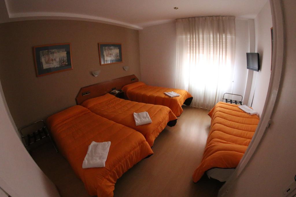 Hostal Cataluna Zaragoza Exterior photo